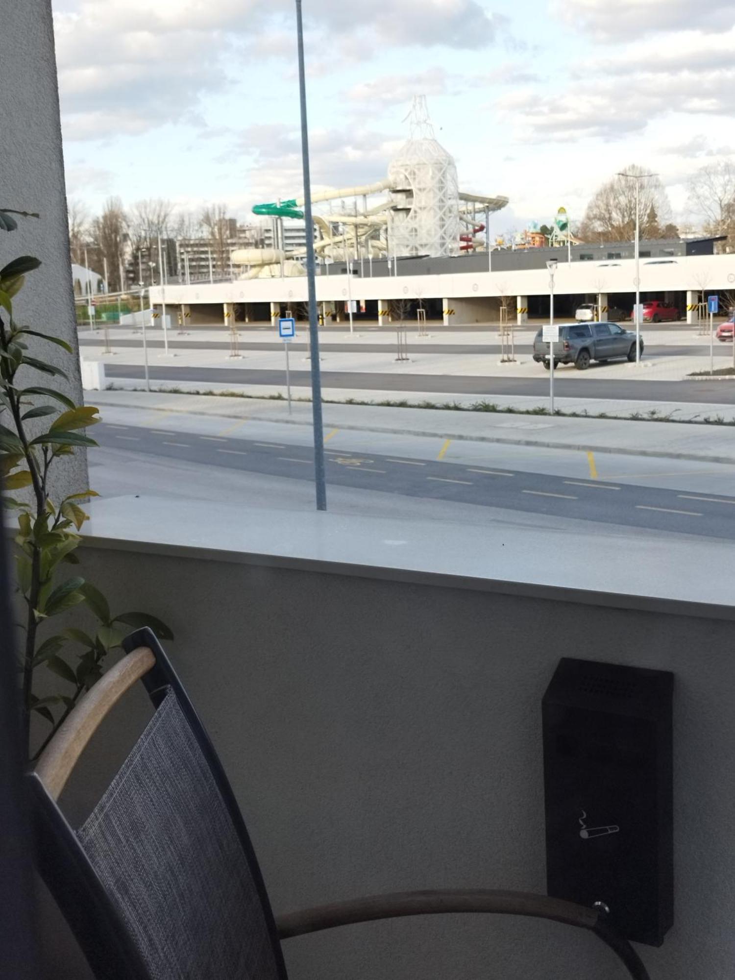Hid19 Apartman Gyor Belvaros-Free Parking-Terrace Az Rq Vizi Elmenypark Es Gyogyfuerdonel Exterior photo